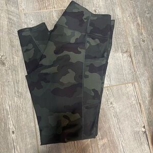 Like new - Old Navy Powersoft Camouflage Leggings
